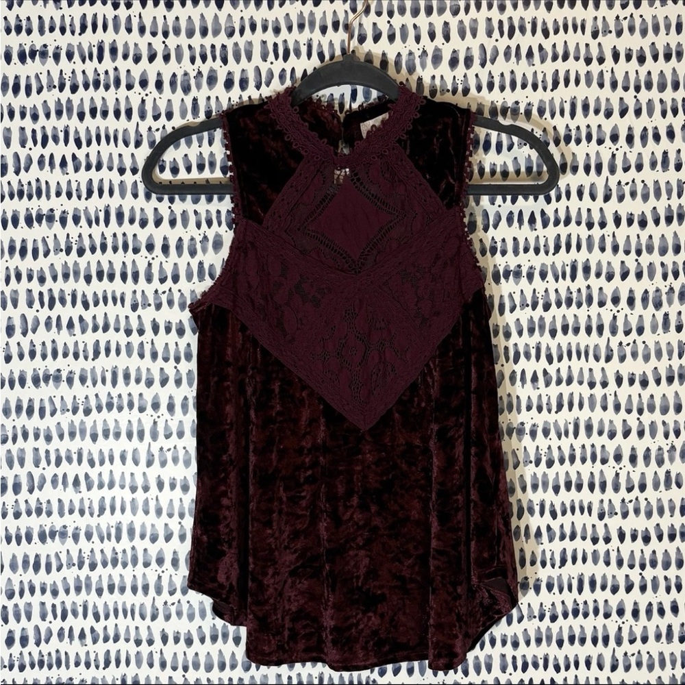 Altar'd State Crushed Velvet Lace High Neck Sleeveless Blouse Sz S maroon